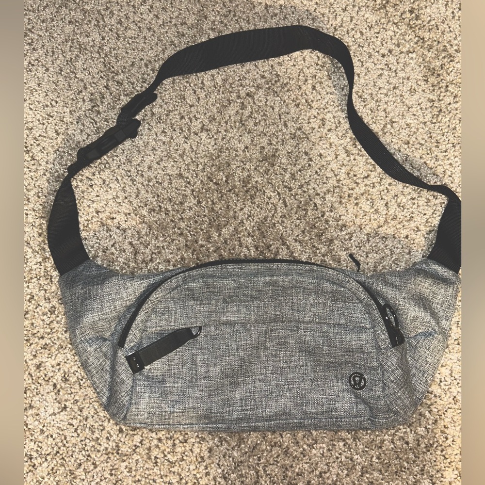 Lululemon- on the beat belt bag